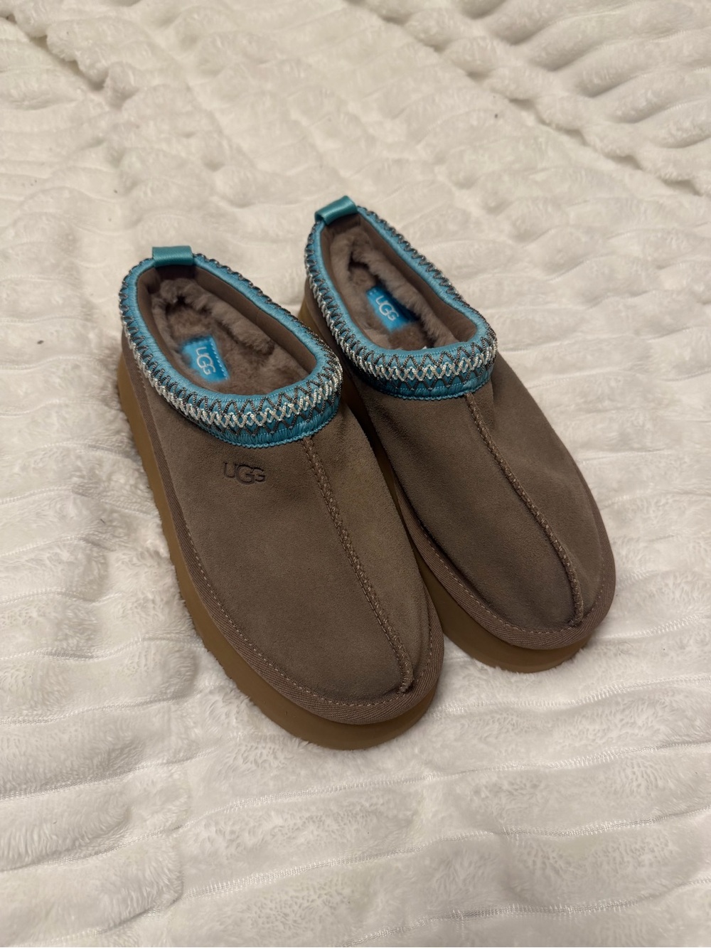 UGG Tasman Women's Slippers, Size 7 Sand/santorini With Blue Trim